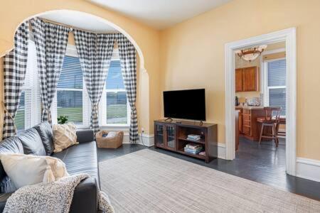 Beautiful Downstairs 1Bed 1Bth Charmer- Pet Friendly Michigan City Esterno foto