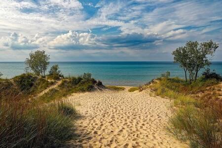 Beautiful Downstairs 1Bed 1Bth Charmer- Pet Friendly Michigan City Esterno foto