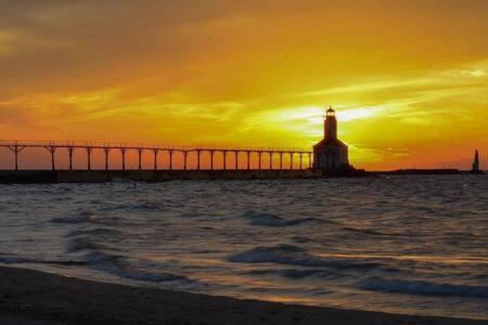 Beautiful Downstairs 1Bed 1Bth Charmer- Pet Friendly Michigan City Esterno foto